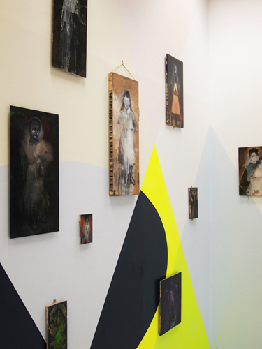 magical_portraits_MA_show_installation_view_2.jpg(128510 byte)